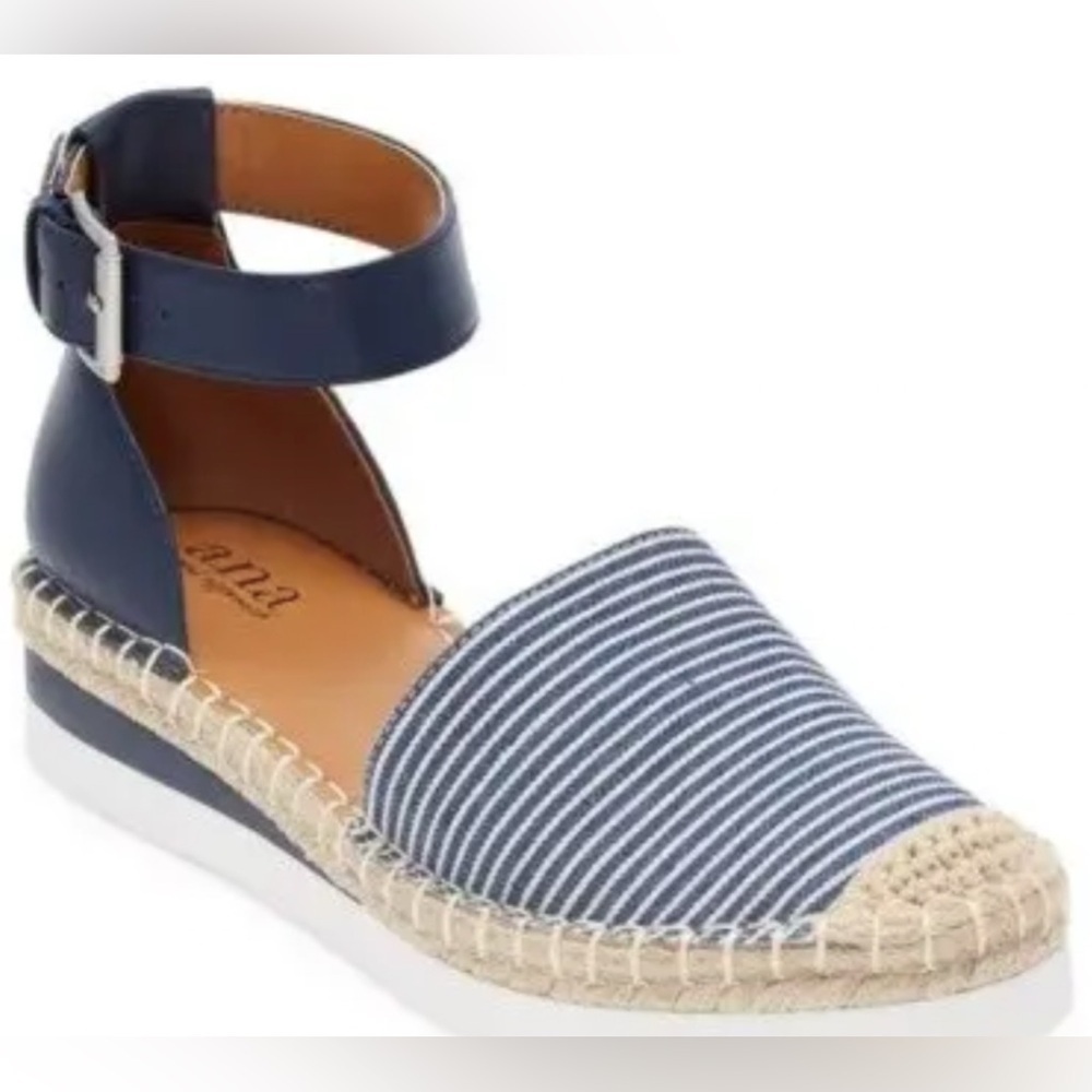 NWT- Women’s Corina Wedge Sandals  SIZE: 7.5 Medium COLOR: Navy/White